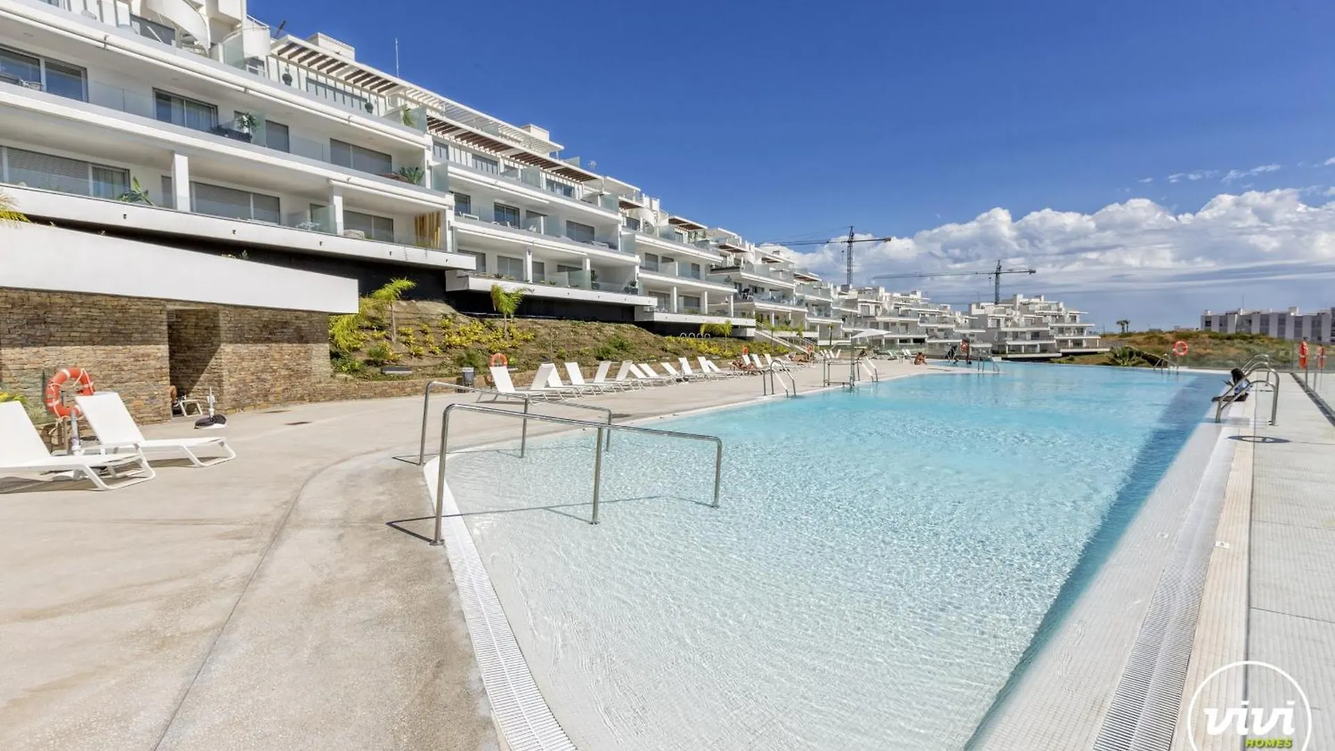 Vivi Homes - Lima Pool, Sunny Terrace & Beach Estepona