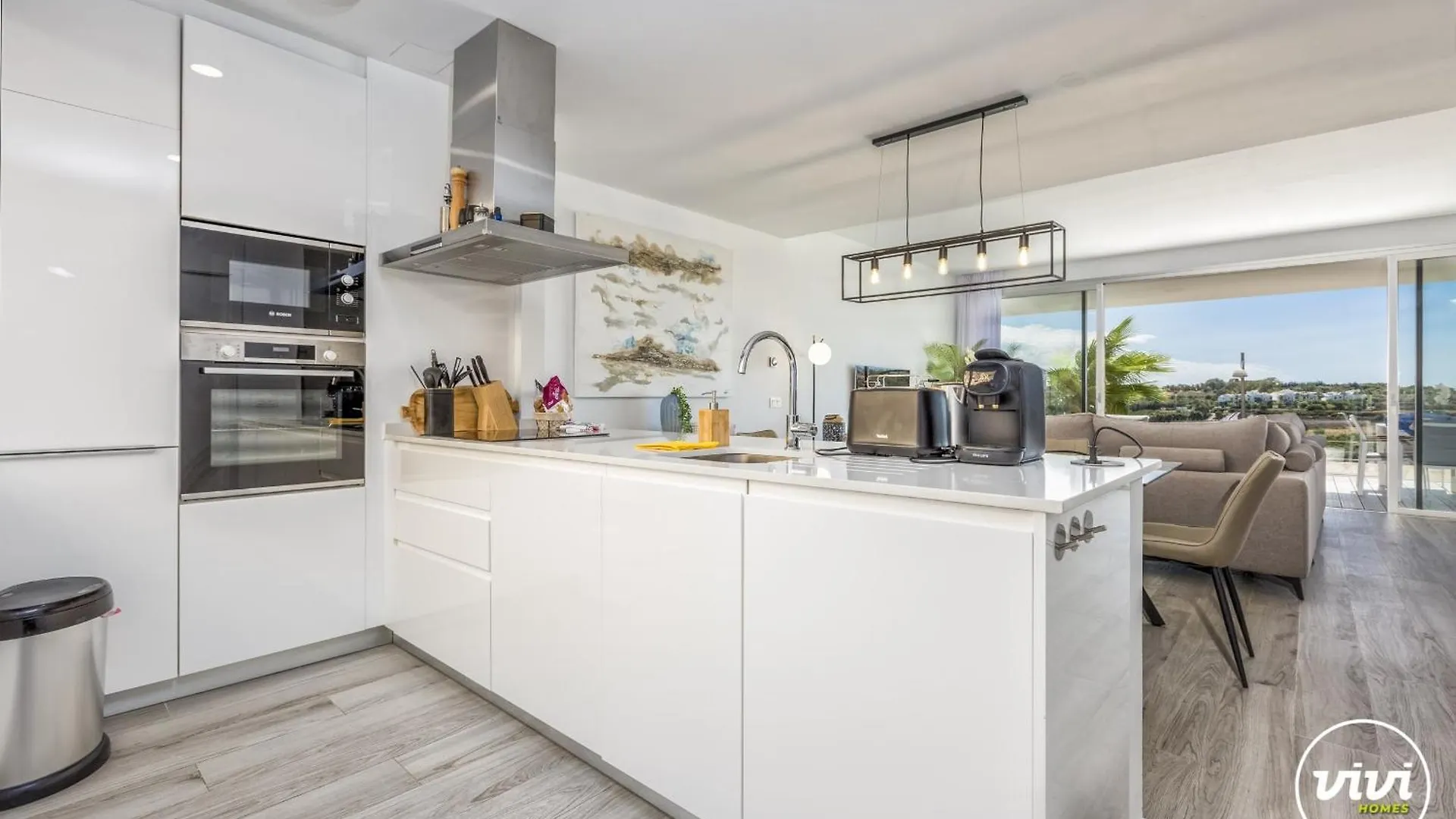 Vivi Homes - Lima Pool, Sunny Terrace & Beach Estepona